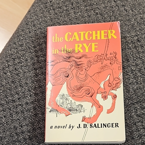 📚 5 For$25 📚   The Catcher in the Rye by J.D. Salinger - Red Cover - Picture 1 of 2